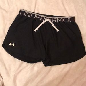 Under Armour Women’s Play Up Short Size M (NWOT)